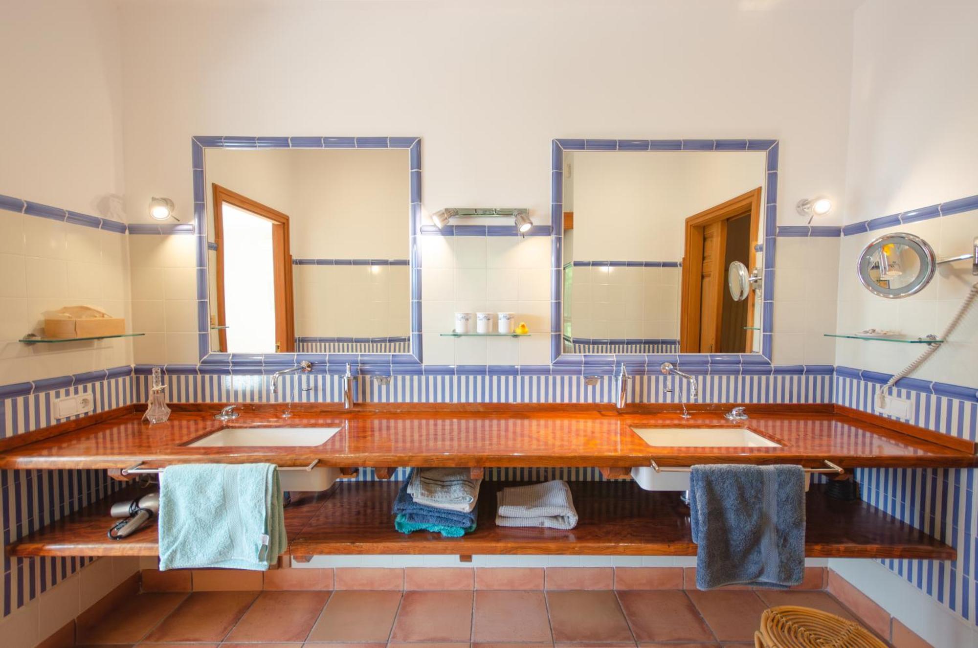 L'albaida, Tranquility, Views Of Sea And Mountains * Vilanova de Escornalbou